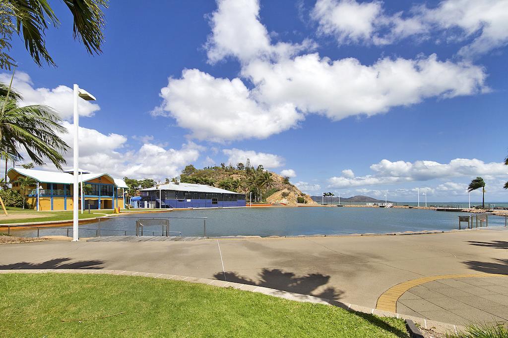 Castle Crest Motel Townsville Extérieur photo